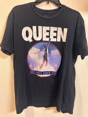 Queen 'We Will Rock You' Black Graphic Tee